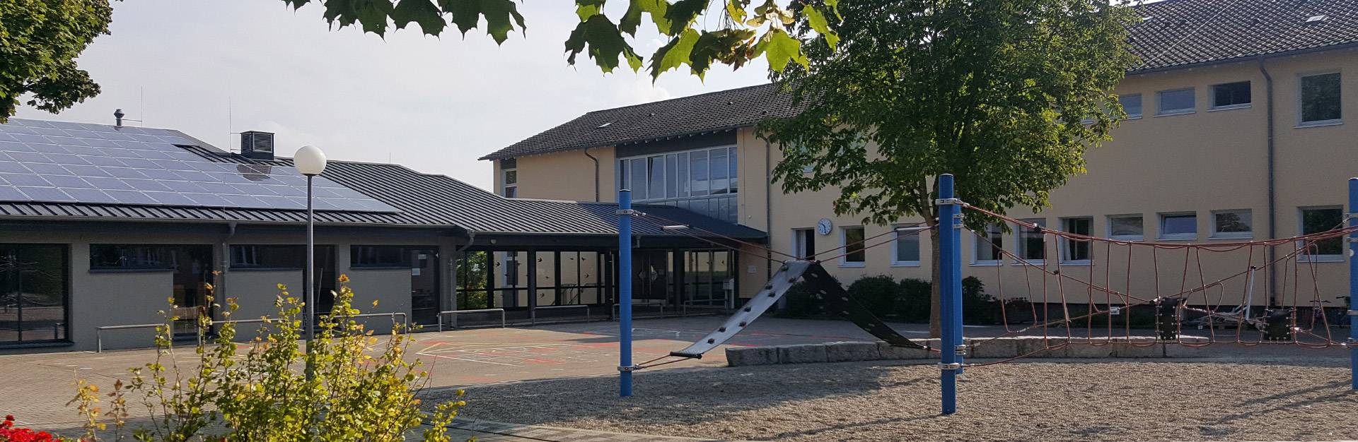Grundschule Zunsweier und Spielplatz